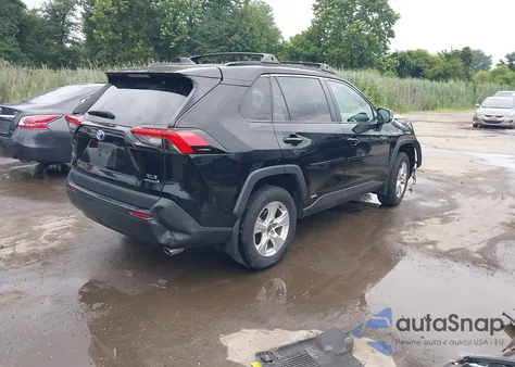 2021 Toyota Rav4 Hybrid Xle z USA, uszkodzony, nr VIN 2T3RWRFV6MW127401